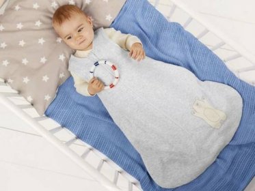 Jak vybrat správnou velikost nožičkového spacího pytle pro dítě