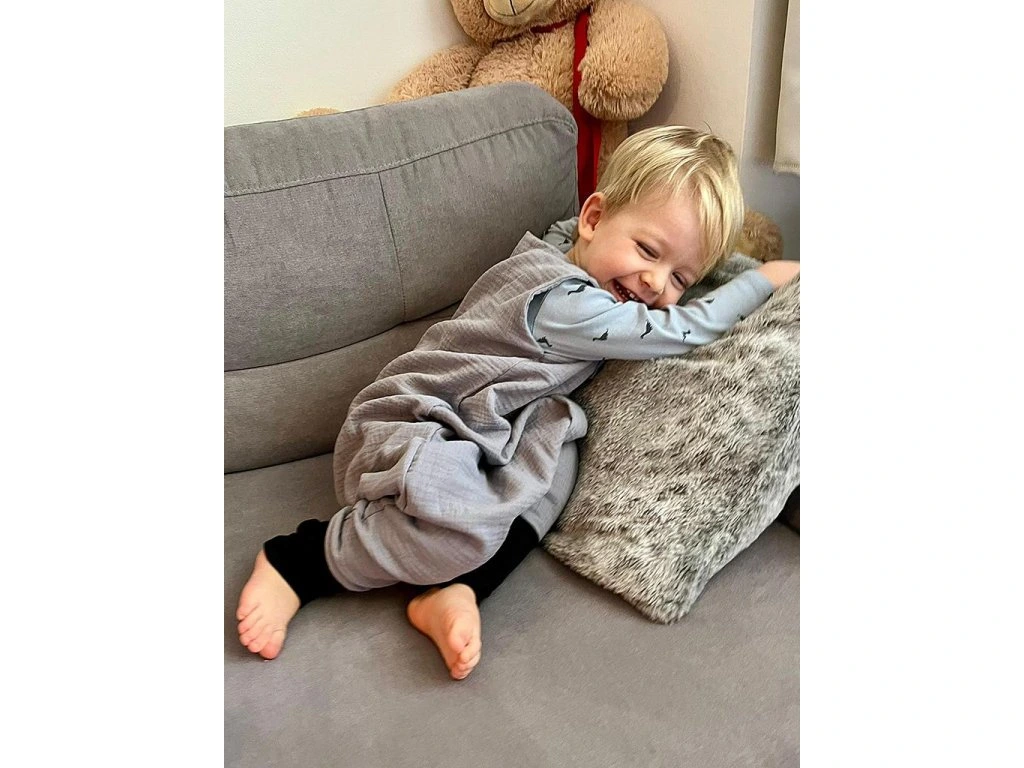 Letní spací pytel s nožičkami 90 cm šedý mušelín Kaarsgaren