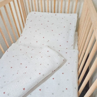 Mušelínové povlečení do dětské postýlky, karamelová srdíčka, 90x130+45x60 PREM